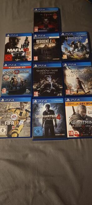 Sprzedam PS4 slim 500G 2 pady 10 gier