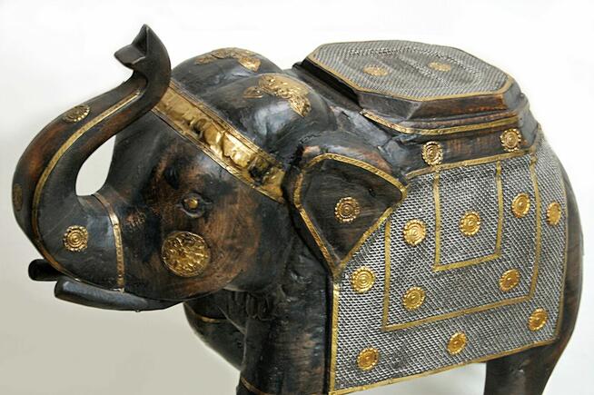 Duży słoń indyjski, rzeźba, drewno mango jak heban, mosiądz