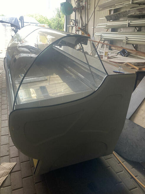 witryna chłodnicza marki COLD, wraz z agreg model W18 G-v-k,