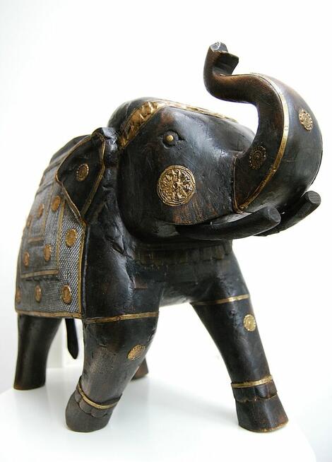 Duży słoń indyjski, rzeźba, drewno mango jak heban, mosiądz