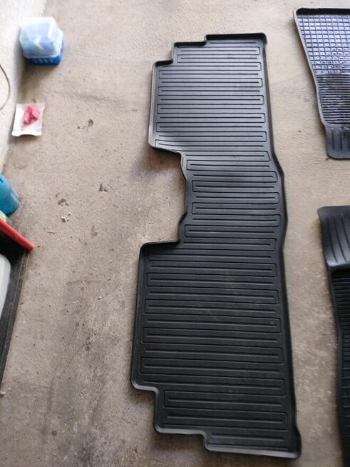 Dywaniki uniwersalne gumowe do SUVa