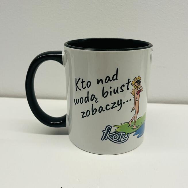 Zabawny KUBEK dla WĘDKARZA Kto nad wodą biust zobaczy... Na