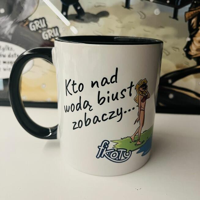 Zabawny KUBEK dla WĘDKARZA Kto nad wodą biust zobaczy... Na