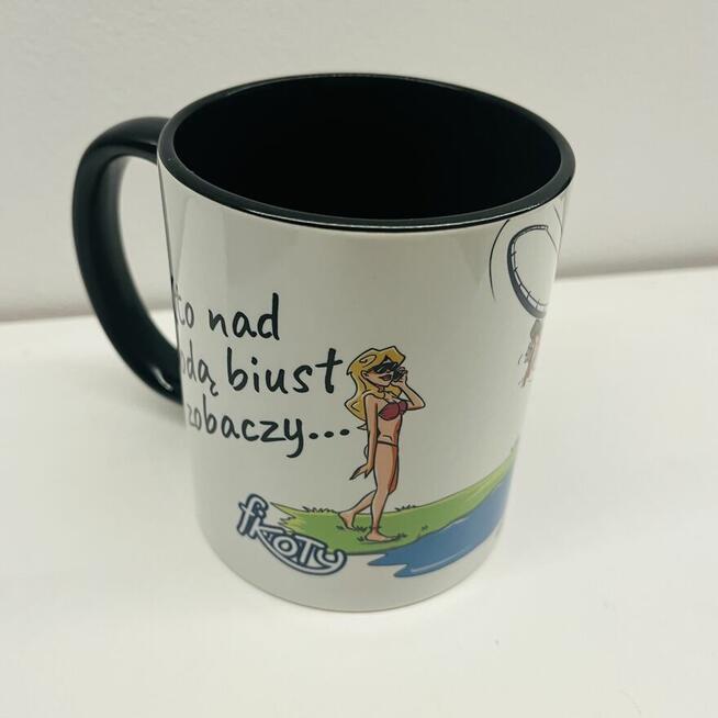 Zabawny KUBEK dla WĘDKARZA Kto nad wodą biust zobaczy... Na