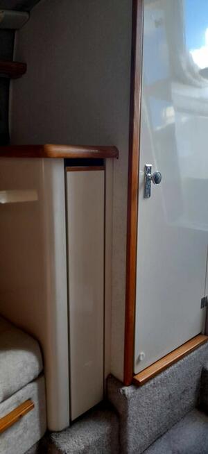 Łódż motorowa kabinowa