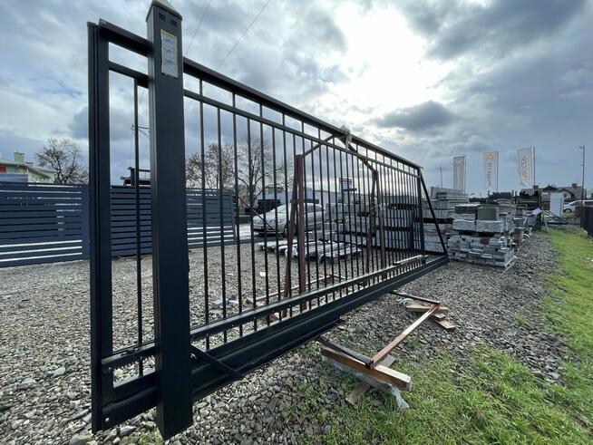 Brama przesuwna Wiśniowski z automatem w słupku 3850x1750 mm