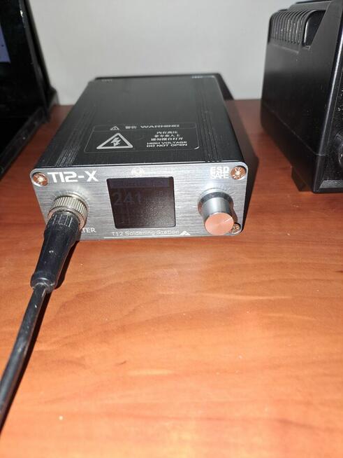 Monter podzespołów elektronicznych