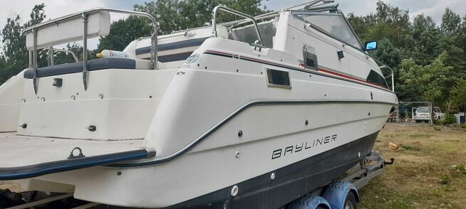 Łódż motorowa kabinowa