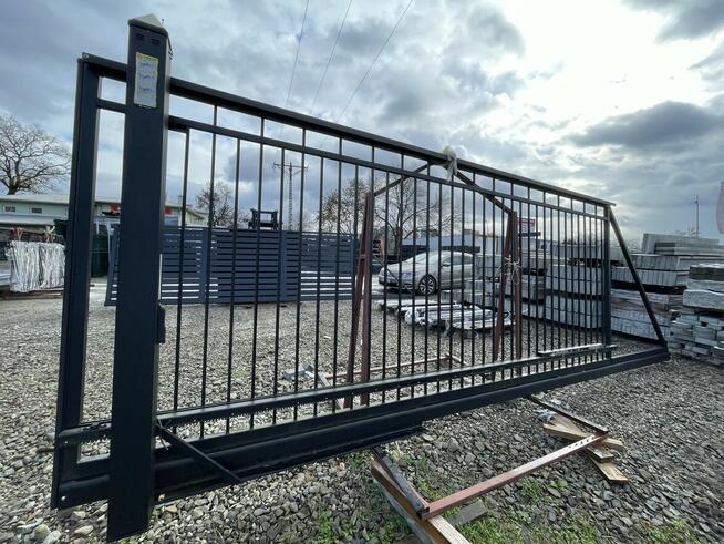 Brama przesuwna Wiśniowski z automatem w słupku 3850x1750 mm