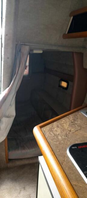 Łódż motorowa kabinowa