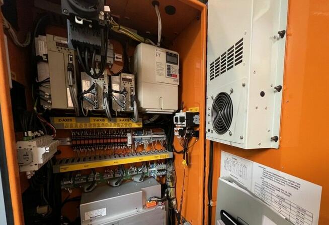 HURCO VM 1 pionowe centrum obróbcze 2008