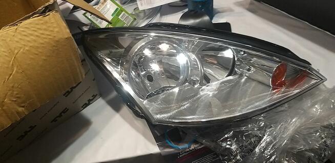 Lampa prawa przód ford focus kombii mk1 lift NOWA