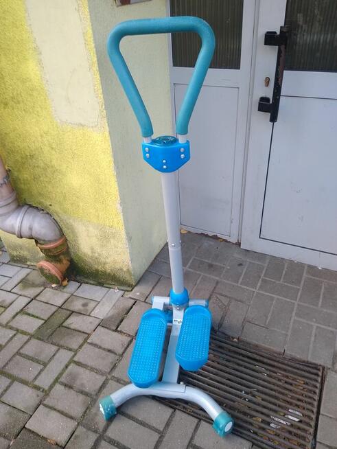 Stepper, do ćwiczeń nóg, 65 zł.