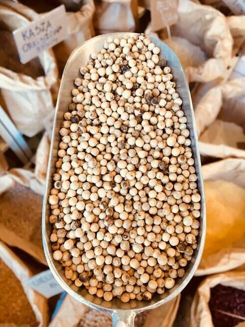 Pieprz czarny Pieprz zielony Pieprz czerwony Pieprz biały