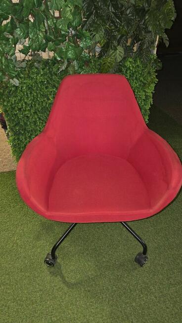 Krzesła biurowe czerwone