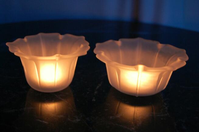 Boda Sweden handmade świecznik kwiat matowe szkło Szwecja