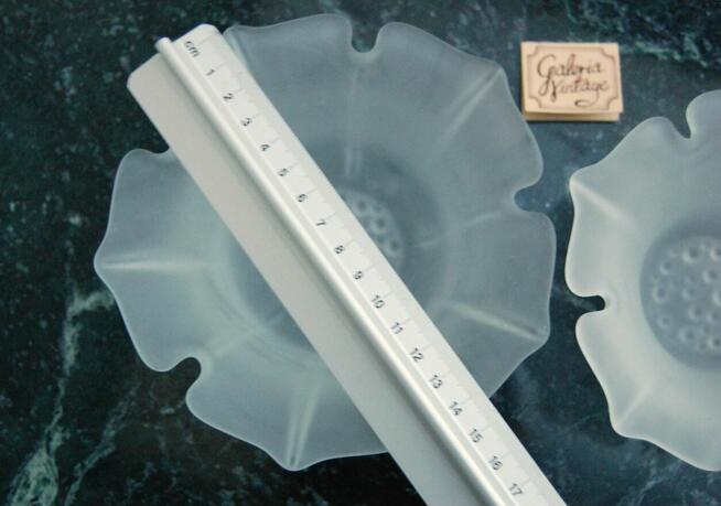 Boda Sweden handmade świecznik kwiat matowe szkło Szwecja