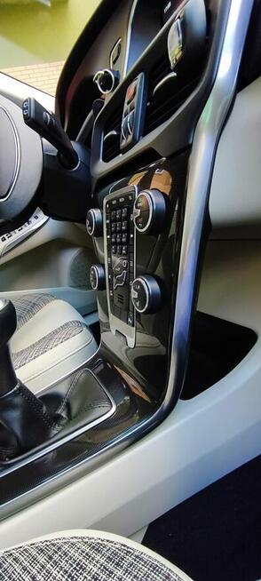 Volvo V40 Lift T3 Momentum garażowany unikatowy egzemplarz