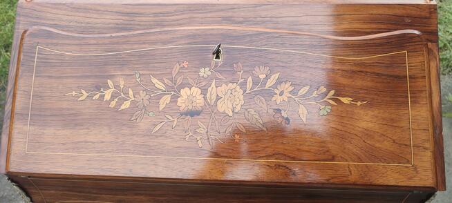 Sekretarzyk po renowacji antyk