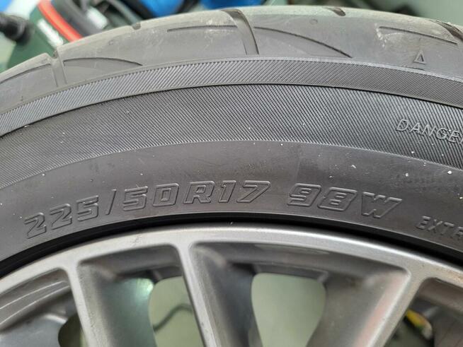 Opony Yokohama Advan Fleva V701 225/50 R17 98 W x 4szt.