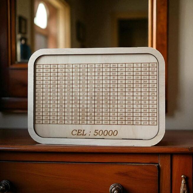 Drewniana Grawerowana Skarbonka Wykreślanka z Celem Oszczędz