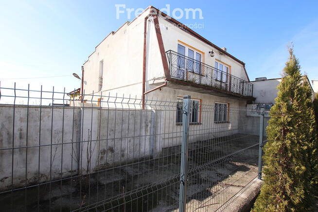 Dom z halą warsztatową – na biznes i zamieszkanie.