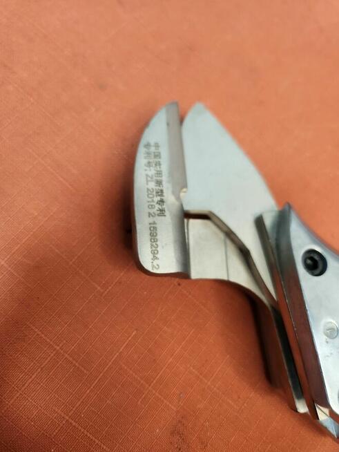 Akumulatorowe nożyce do cięcia blachy Makita