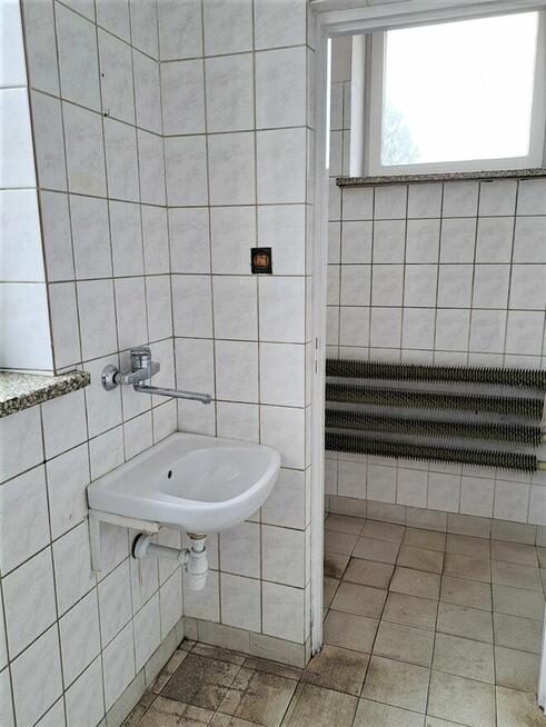 Na sprzedaż hala produkcyjno-magazynowa 885 mkw.