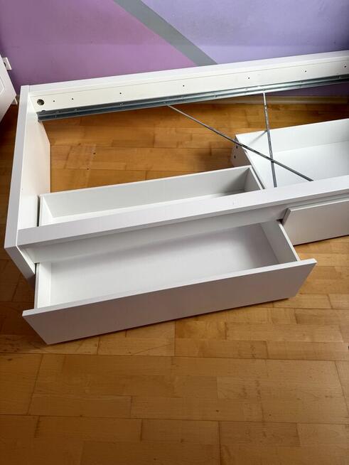 łóżko z szufladami w domrym stanie