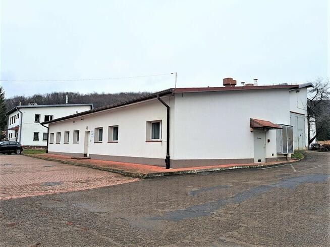 Na sprzedaż hala produkcyjno-magazynowa 885 mkw.