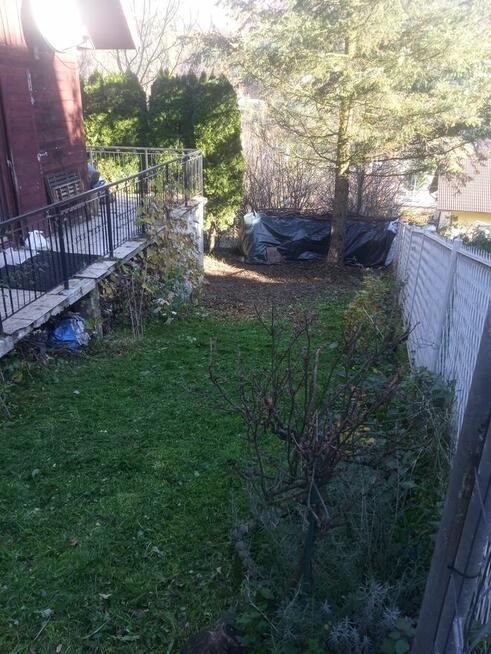 Zbieranie ,grabienie lisci.Pomoc na ogrodzie