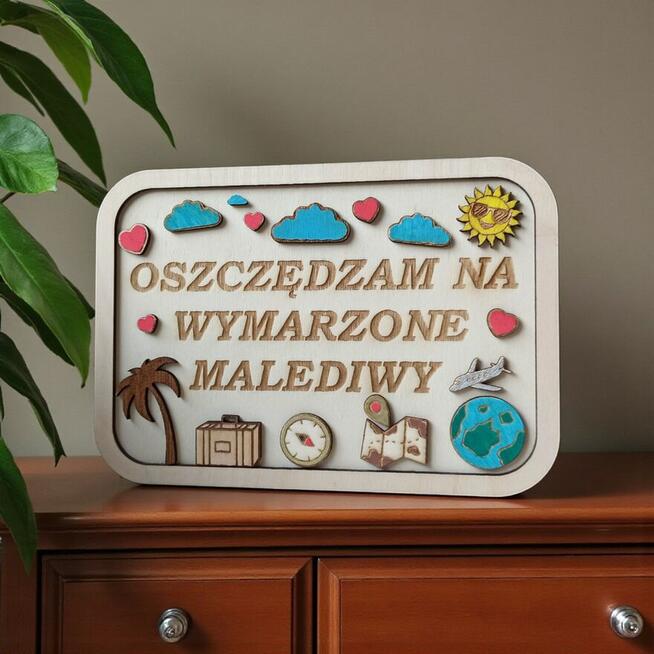 Drewniana Grawerowana Skarbonka Wykreślanka z Celem Oszczędz