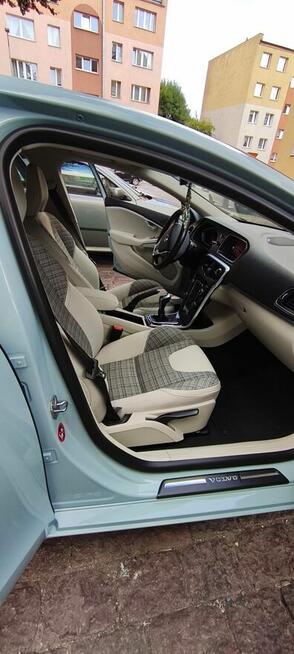 Volvo V40 Lift T3 Momentum garażowany unikatowy egzemplarz