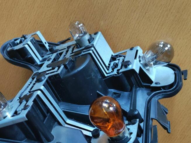 wkład lewy tył do lampy tylnej audi A4 B6 oryginalny