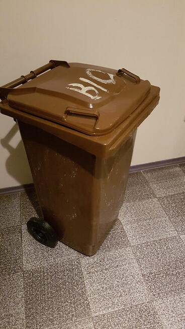 Kosz 120 l plastikowy - brązowy