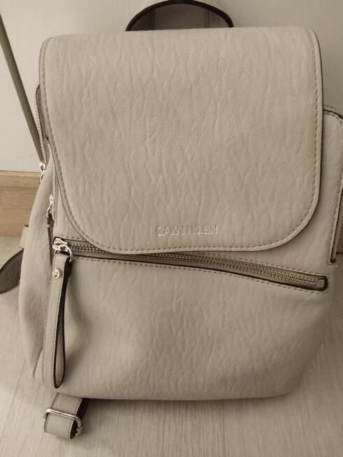 Sprzedam Plecak Calvin Klein Kolor Szary Skórkowy Okazja