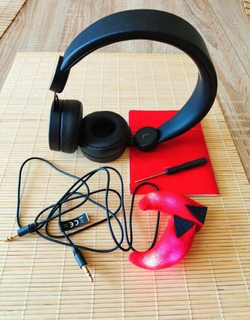 Słuchawki nauszne, kabel, odpinane świecące rogi