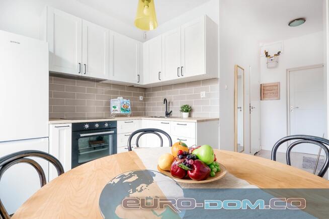 Do wynajęcia duża komfortowa kawalerka z osobną kuchnią