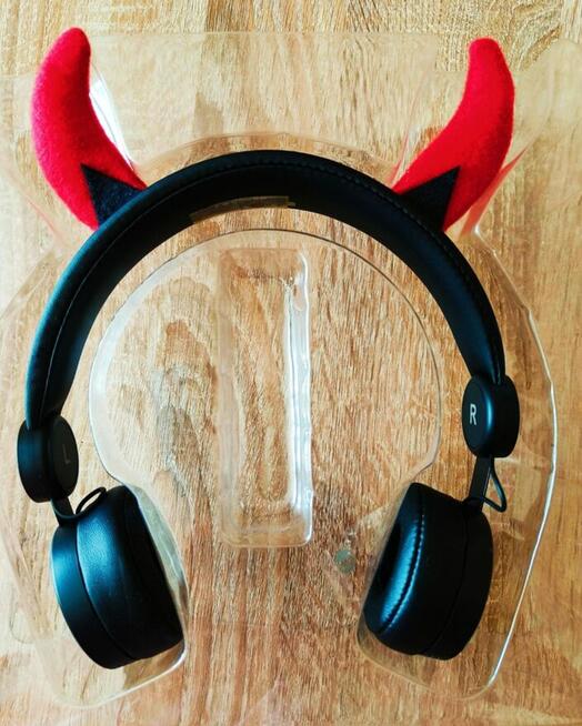 Słuchawki nauszne, kabel, odpinane świecące rogi