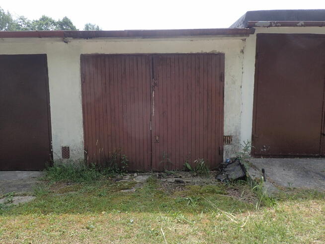 Garaż jednostanowiskowy z udziałem w gruncie wspólnym.