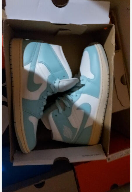 Box butów Adidas Nike Lacoste