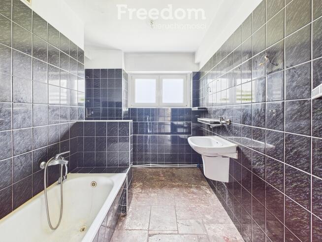 Duży dom z garażem i ogrodem