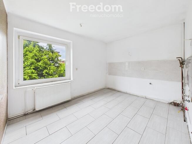 Duży dom z garażem i ogrodem