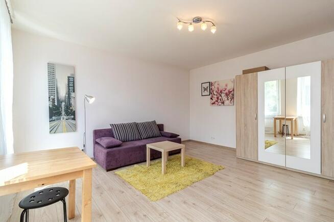 Wynajmę jasna kawalerkę, Pawła Chromika 19