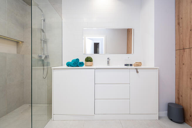 Na wynajem mieszkanie 3-pokojowe z dużym balkonem.