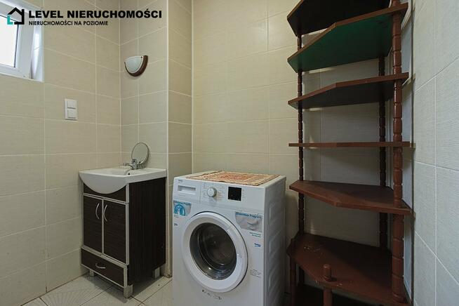 Dom skrajny w mieście