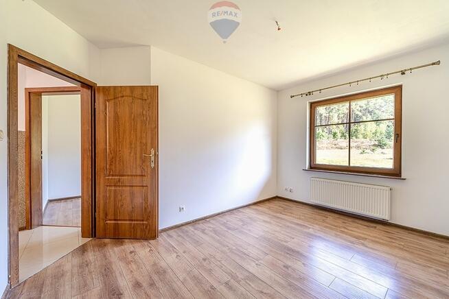 Dom parterowy, wysoka hala, garaże i pół hektara!