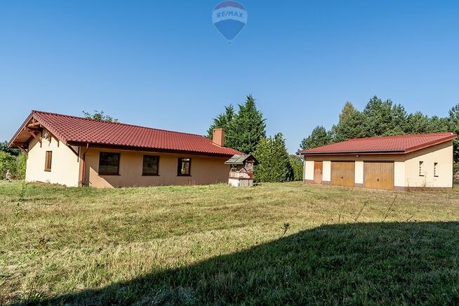 Dom parterowy, wysoka hala, garaże i pół hektara!