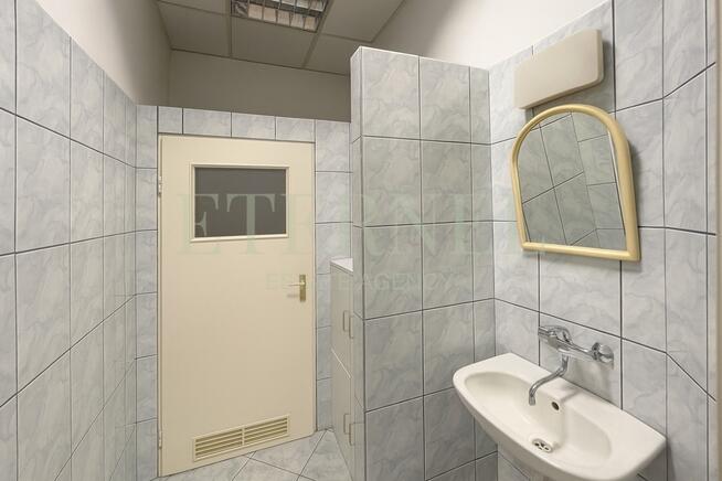 Inwestycyjny lokal handlowy 630m w centrum osiedla