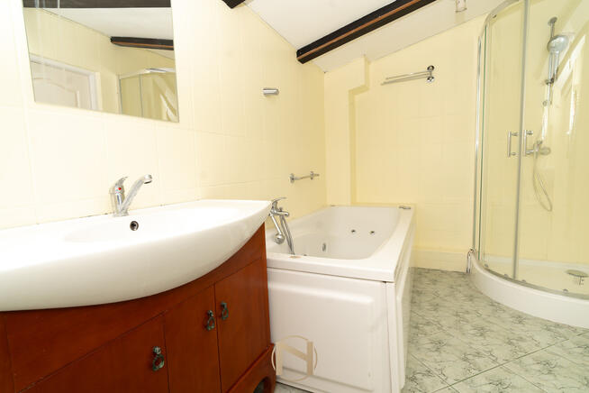 BUDYNEK USŁUGOWO - BIUROWY W CAŁOŚCI WYNAJĘTY